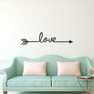 מדבקת קיר ״LOVE״ לחדר השינה 